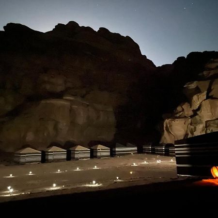 Moon City With Jeep Trips Wadi Rum Eksteriør billede