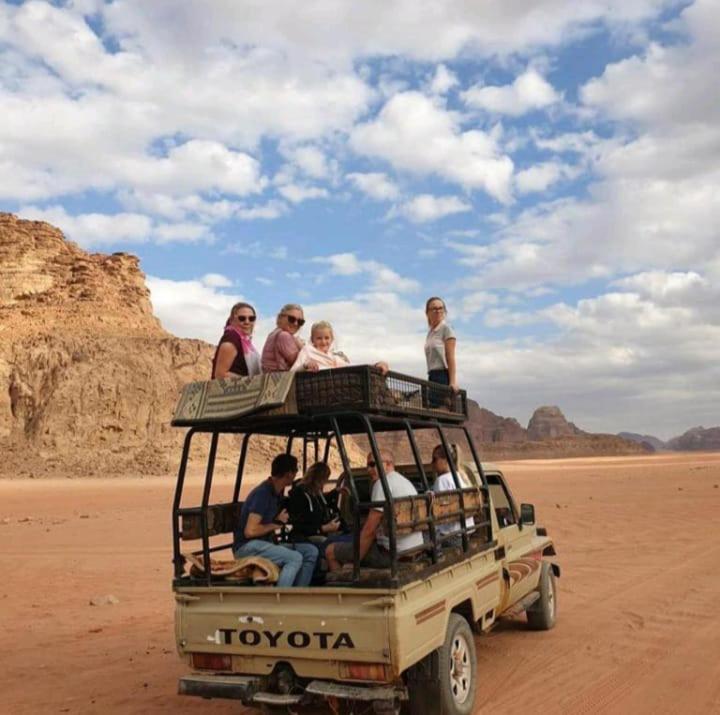Moon City With Jeep Trips Wadi Rum Eksteriør billede