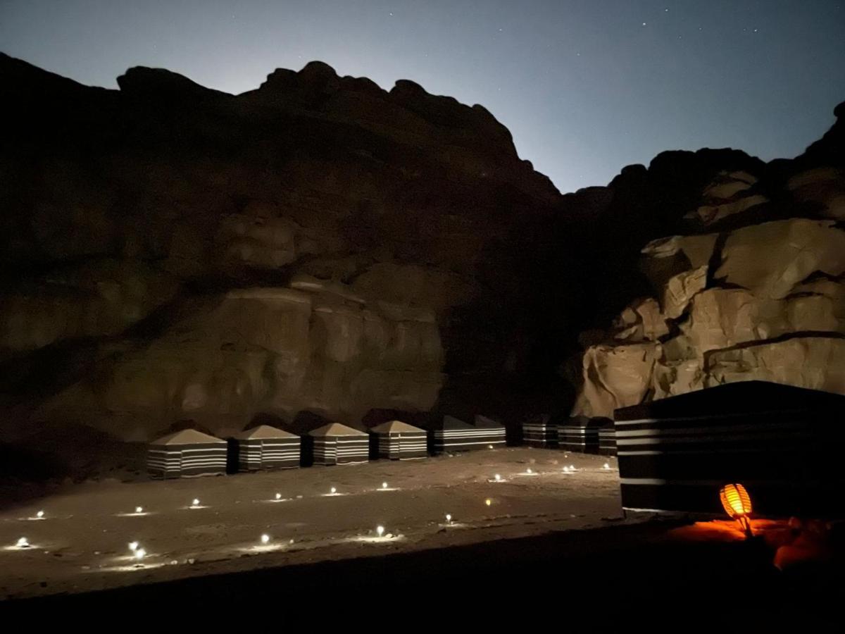 Moon City With Jeep Trips Wadi Rum Eksteriør billede