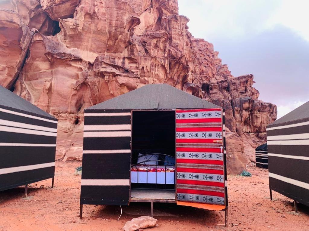 Moon City With Jeep Trips Wadi Rum Eksteriør billede